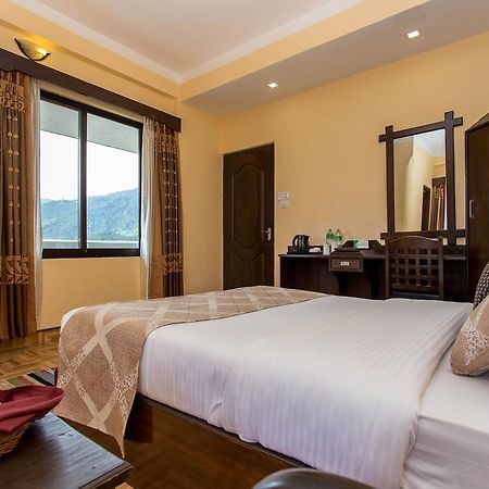 Hotel Peninsula Pokhara Exterior foto