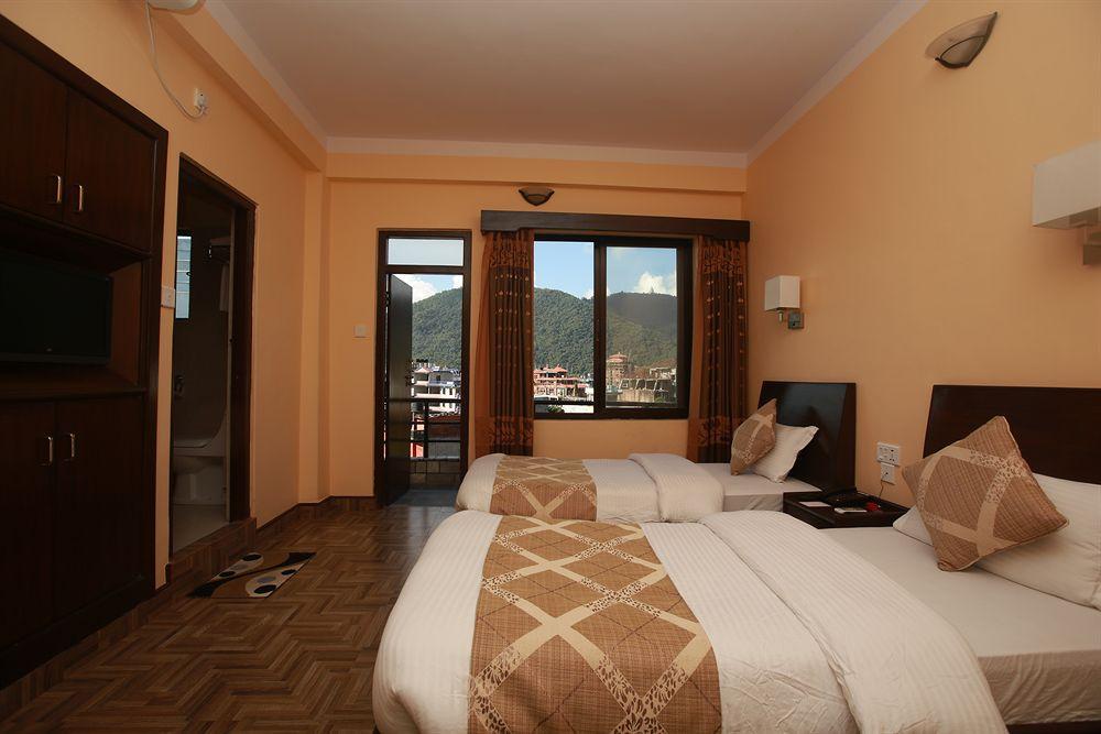 Hotel Peninsula Pokhara Exterior foto
