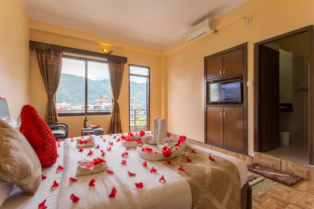 Hotel Peninsula Pokhara Exterior foto