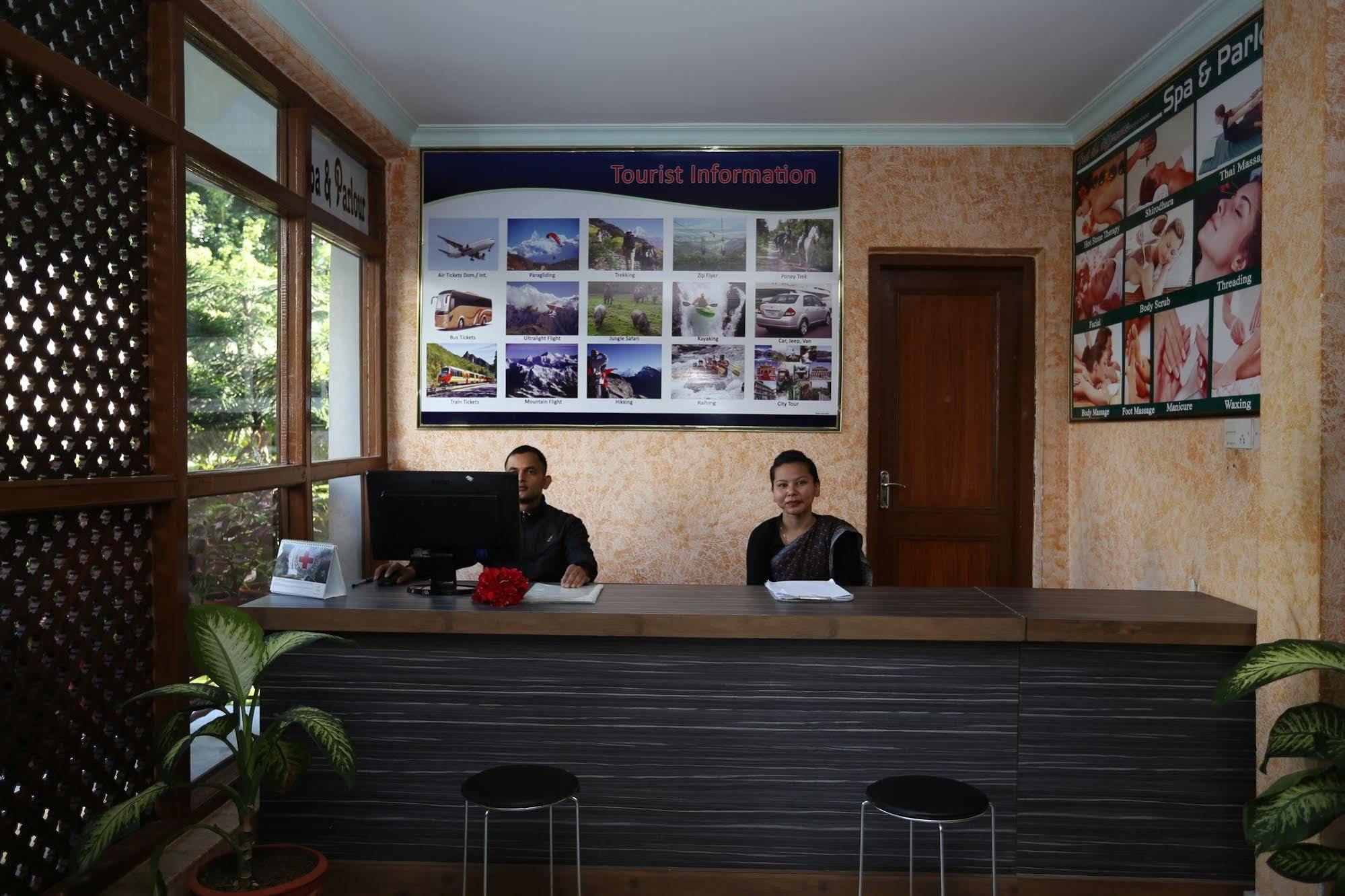 Hotel Peninsula Pokhara Exterior foto